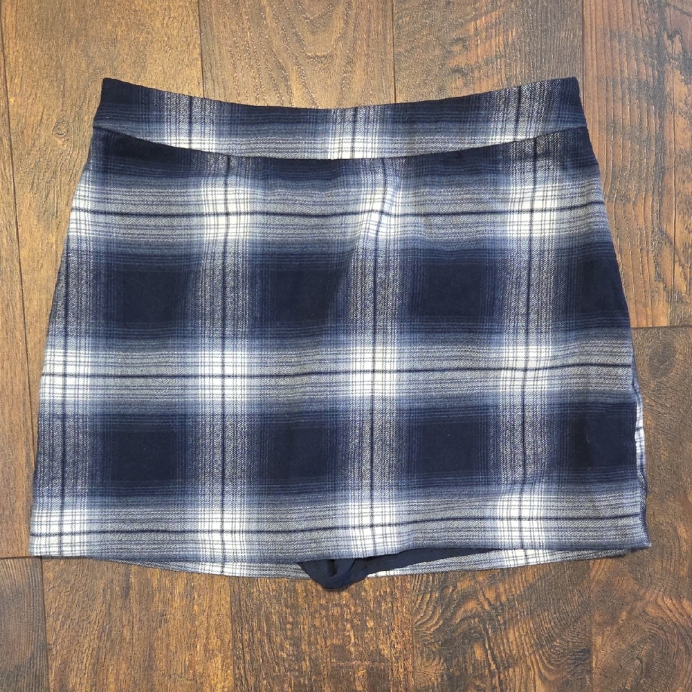 Abercrombie & Fitch Plaid Navy and White Mini Skort